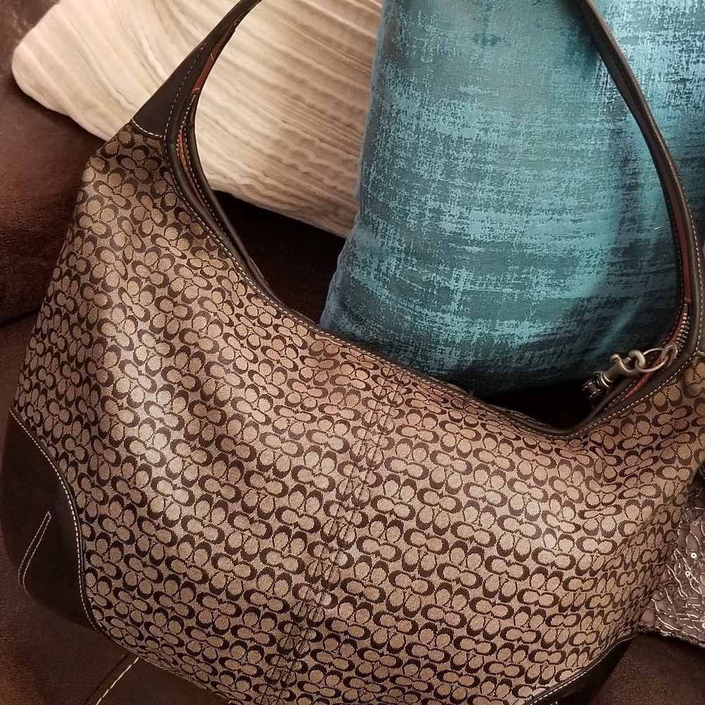 Pocketbook with matching hat